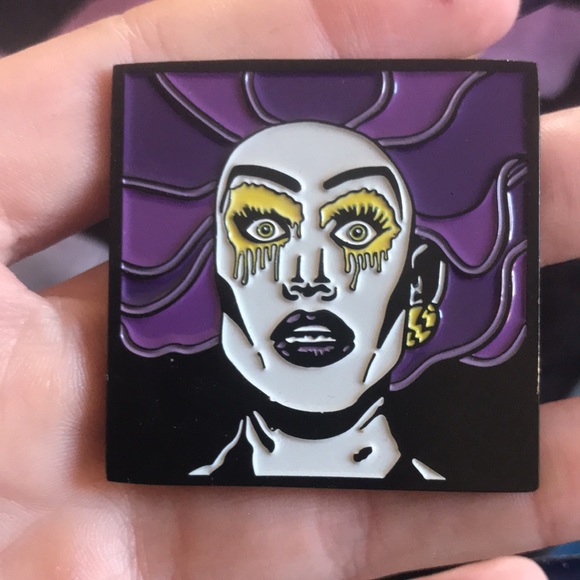 ✨🆕BNWOT!Mixed RPDR Queens Enamel Pins! From Tour!Super cute,RARE, &unique! ✨ - Picture 3 of 13